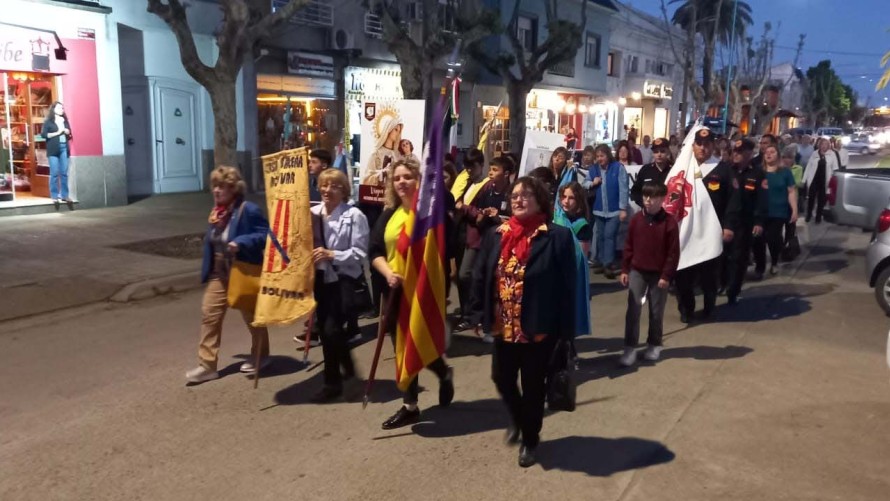 Procesión, misa y fiesta, en el día del Santo Patrono