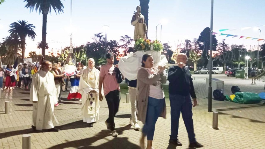 Procesión, misa y fiesta, en el día del Santo Patrono