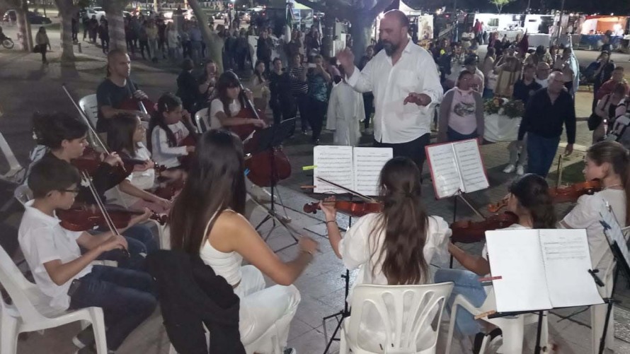 Procesión, misa y fiesta, en el día del Santo Patrono