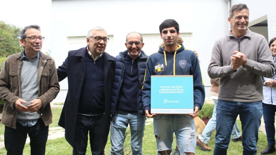 La Escuela de Educación Especial N° 501 recibió una combi cero kilómetro