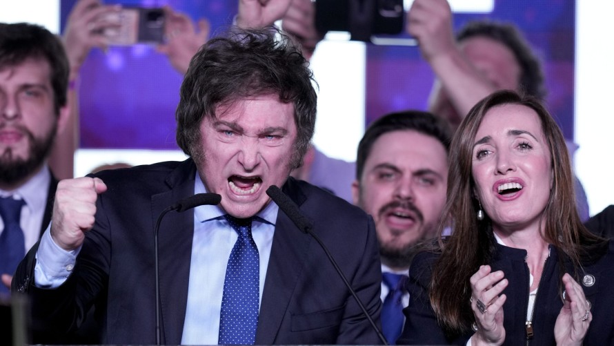Javier Milei arrolló a Sergio Massa en Bolívar y sus simpatizantes festejaron en la San Martín