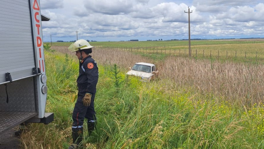 Despistó una camioneta en la ruta 65 espectacularmente pero no se registraron heridos