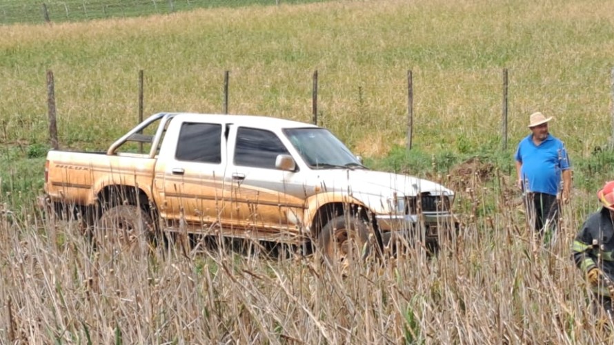 Despistó una camioneta en la ruta 65 espectacularmente pero no se registraron heridos