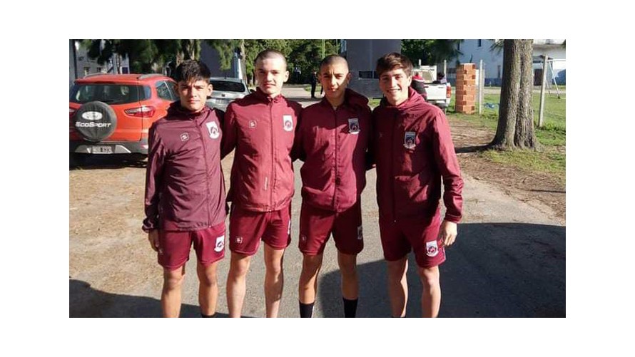 Cuatro chicos de Balonpié fueron a probarse a Gimnasia de La Plata
