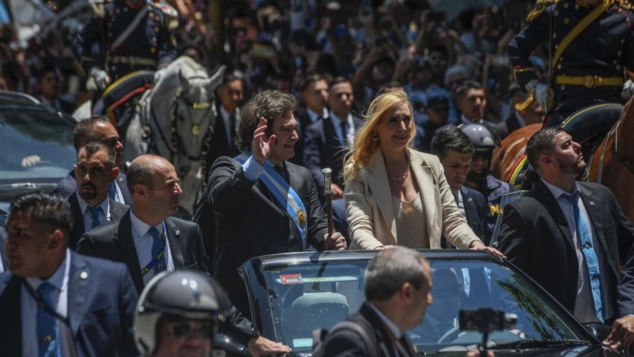 Primer decreto de Javier Milei: pasó la “motosierra” y quedan 9 ministerios