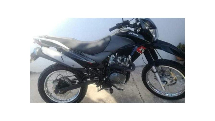 Dejó su moto fuera de un boliche bailable y se la robaron