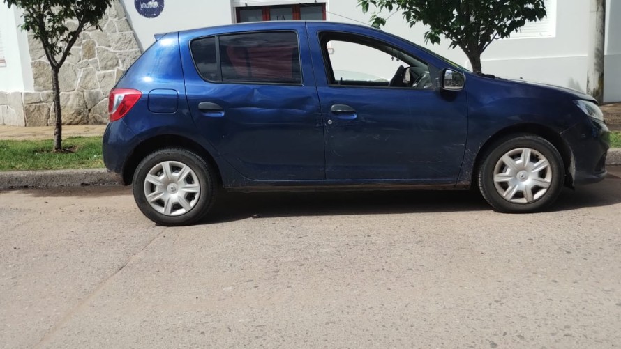 Un auto chocó con una moto y esta última fue secuestrada