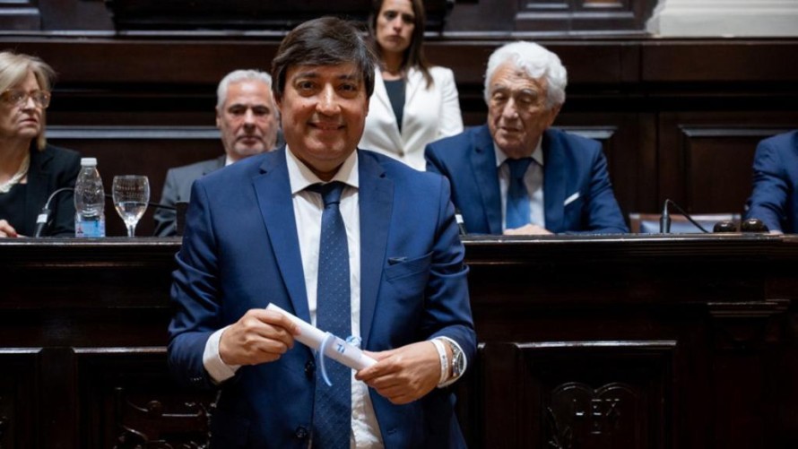 Alejandro Acerbo estuvo ayer en la Legislatura en La Plata y recibió el diploma como intendente