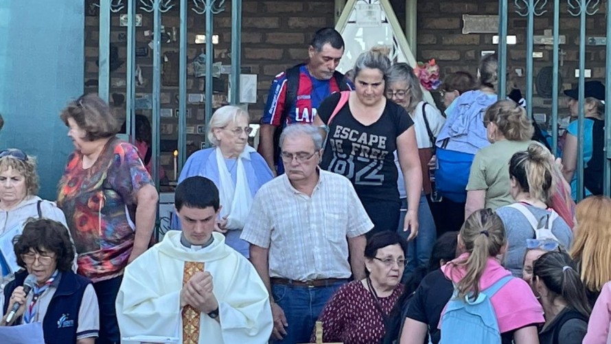 Peregrinación al Monte de los Recuerdos y misa, procesión al parque y misa en el Cristo