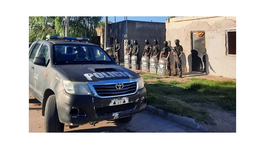 Gran despliegue policial en el barrio Villa Diamante