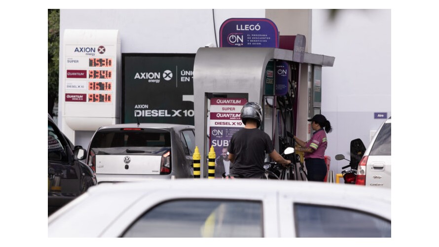 El Gobierno evalúa subir un impuesto y la nafta tendría un nuevo ajuste desde el jueves