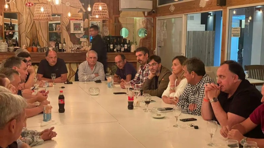 Pisano y otros intendentes bonaerenses se reunieron con Massa para apoyar el paro de la CGT