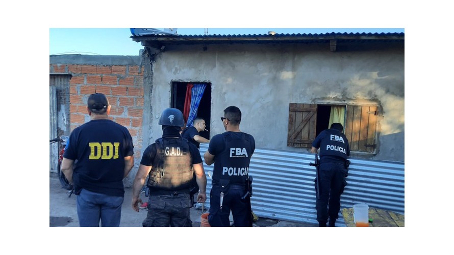 Gran despliegue policial en el barrio Villa Diamante