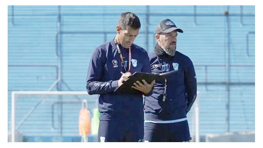 Guille Almada Flores se calzó el buzo del “Guapo”