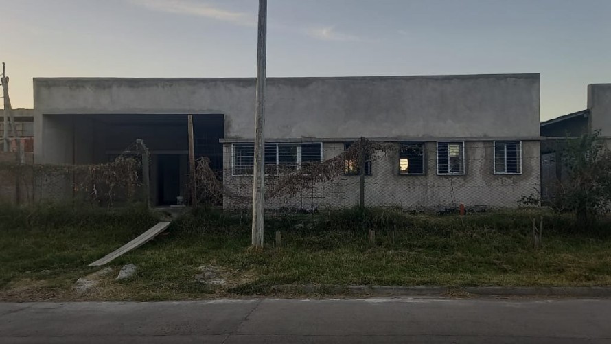 La Casa de la Provincia está parada, al igual que el nuevo edificio del Instituto 27 y las cloacas de Urdampilleta