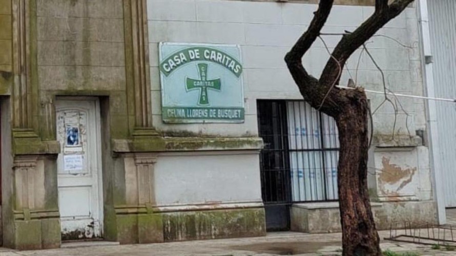 Feria de ropa de verano en Cáritas