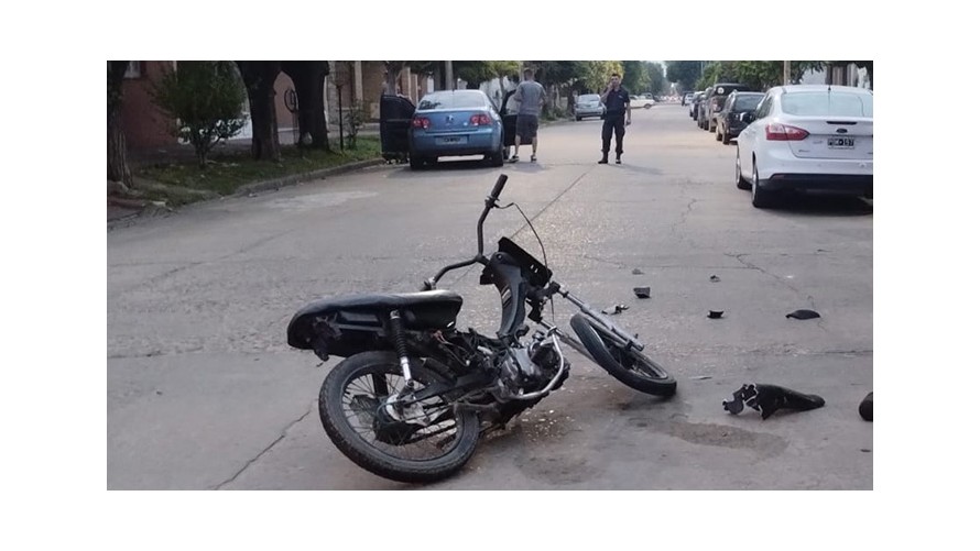 Un motociclista fue trasladado al Hospital tras un accidente vial