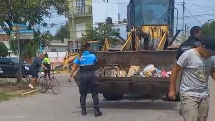 La Municipalidad intervino ante una queja de vecinos de Castelli y 3 de Febrero