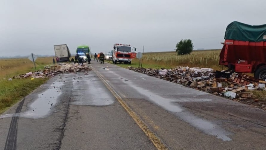 Ruta 226: dos camiones protagonizaron un accidente a la altura de Espigas