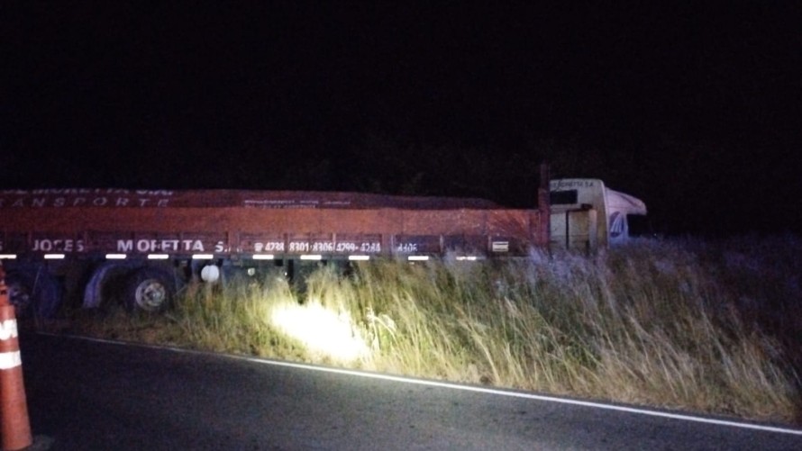 Dos camiones y un taxi protagonizaron un accidente en Ruta 65