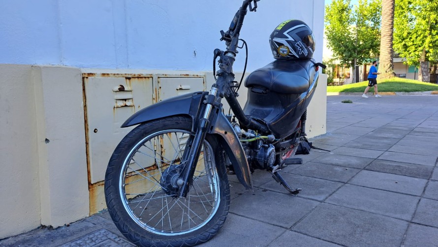Chocaron un auto y una moto en la avenida San Martín