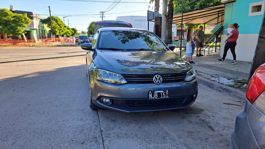 Chocaron un auto y una moto en la avenida San Martín