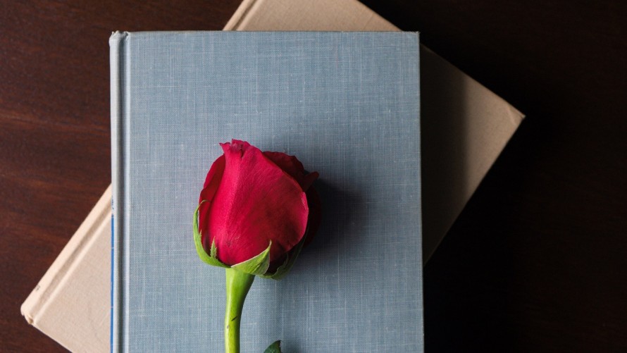 En el Día de San Valentín, 15 poemas que le cantan al amor