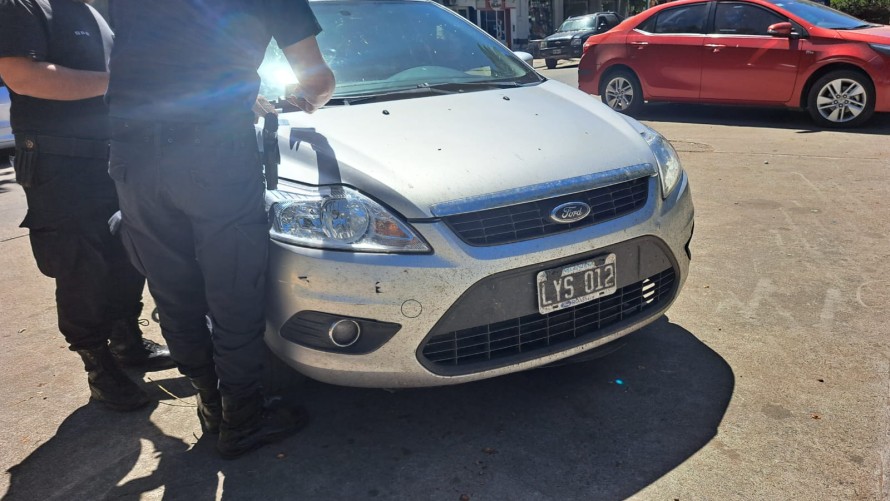 Dos autos colisionaron en pleno centro