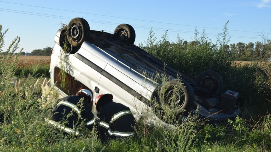 Vuelco con consecuencias menores en “la curva de los silos de Burcaizea”