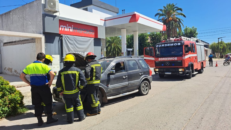 Conjuraron rápidamente una fuga de gas de un vehículo