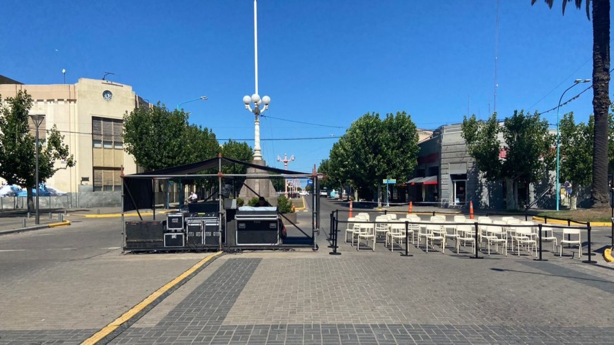 Choque entre camioneta y moto en el ingreso a Bolívar