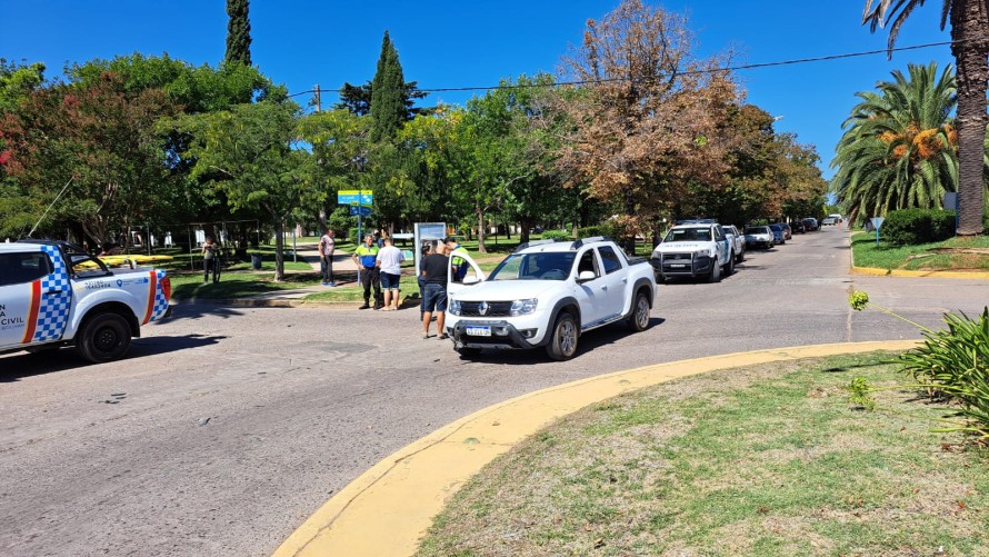 Choque entre camioneta y moto en el ingreso a Bolívar