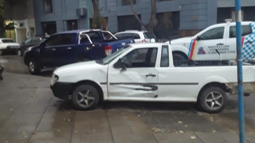 Violento choque entre dos camionetas en una esquina céntrica