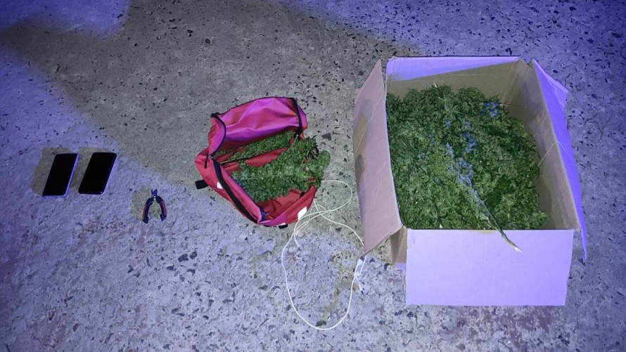 Aprehendieron a un joven que llevaba 2 kilos y medio de marihuana