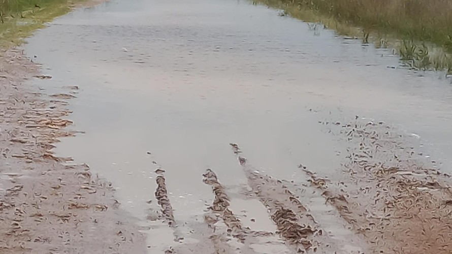 Un corte por agua en el camino de acceso dejó aislada la localidad de Paula