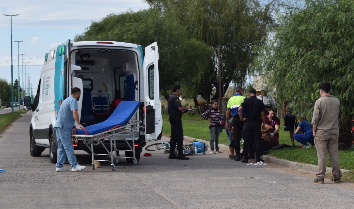 Motociclista chocó a un hombre que iba en bicicleta y escapó del lugar