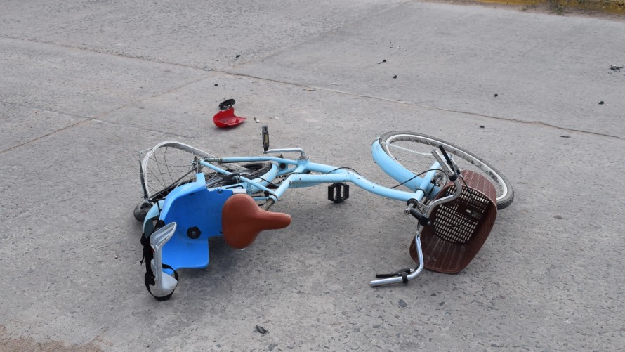 Motociclista chocó a un hombre que iba en bicicleta y escapó del lugar