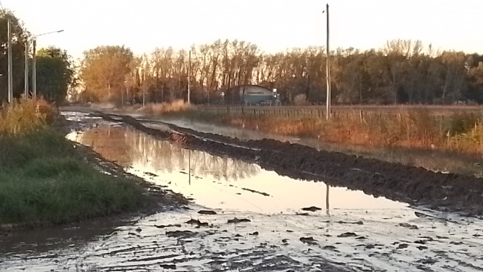 “Tienen que comprar una máquina para limpiar los tubos, las bocas de tormenta se tapan por falta de mantenimiento”
