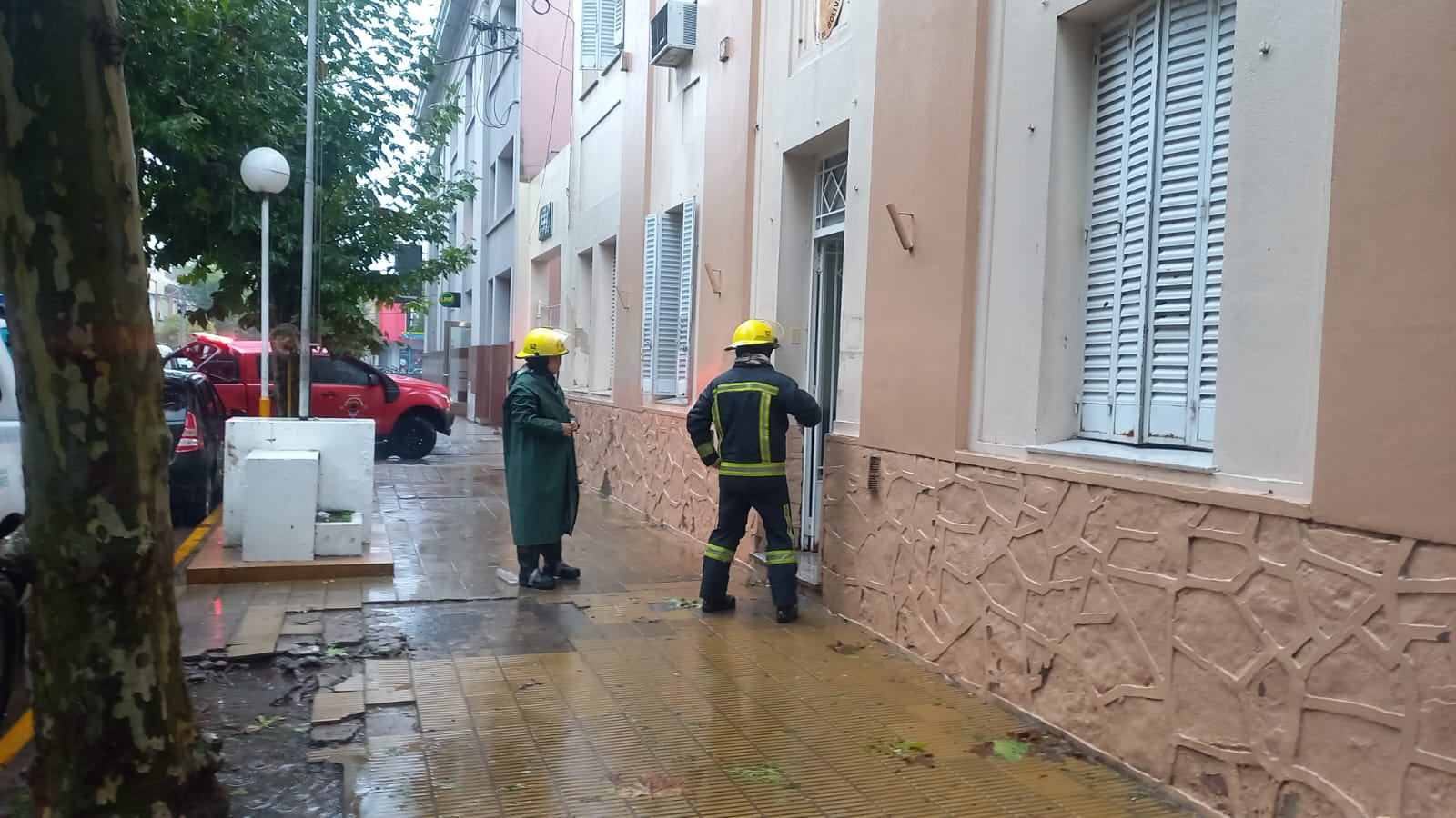 Se inundó la Comisaría de Bolívar y fueron convocados los bomberos