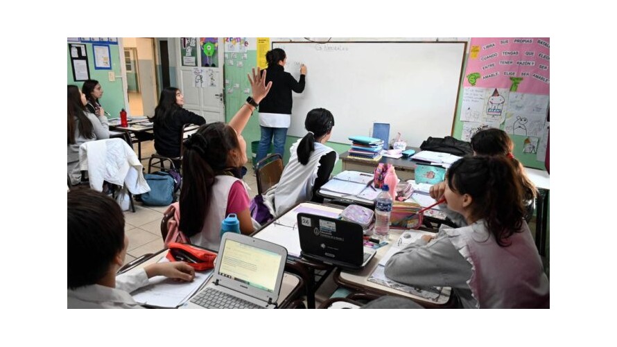 ¿Cuándo cobran docentes, judiciales y el resto de los estatales bonaerenses con el aumento del 7,5%?