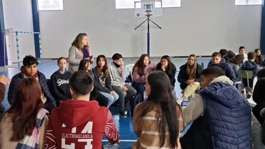 Encuentro con estudiantes de escuelas secundarias