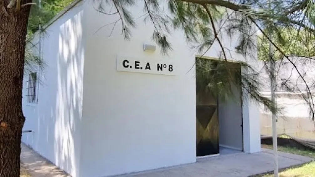 El CEA N° 8 de J. F. Ibarra realiza una venta de casuarinas para fortalecer sus actividades educativas