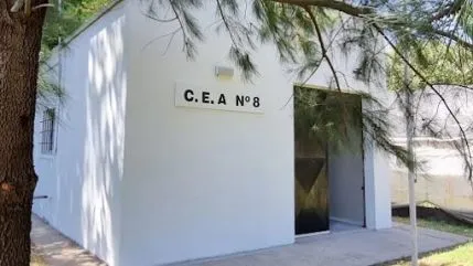 El CEA N° 8 de J. F. Ibarra realiza una venta de casuarinas para fortalecer sus actividades educativas