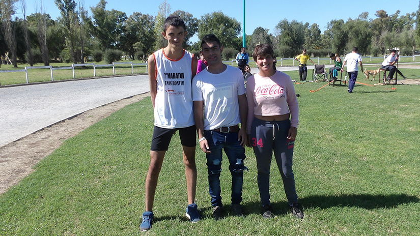 Los tres jóvenes atletas bolivarenses que forman parte  de esta concentración de FADEPAC.