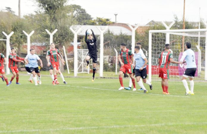 El 7 de junio, por el COVID, Bolívar hizo de local en Otamendi contra Círculo Deportivo y ganó 2 a 0.